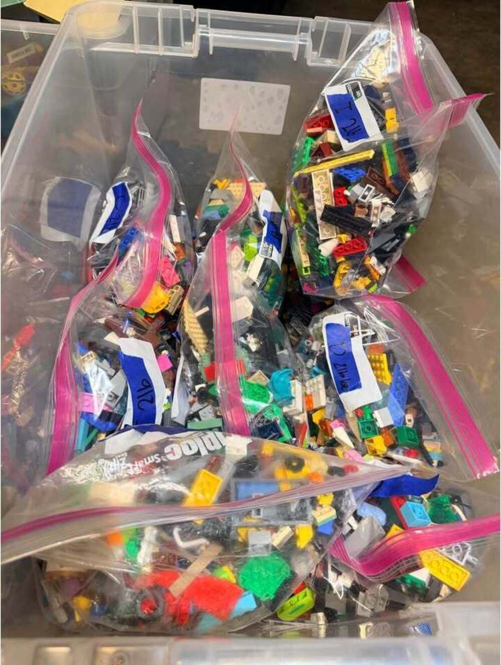 Bulk authentic legos,
2lb bags.